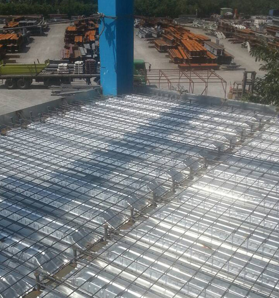 樓承板鋪設點焊網